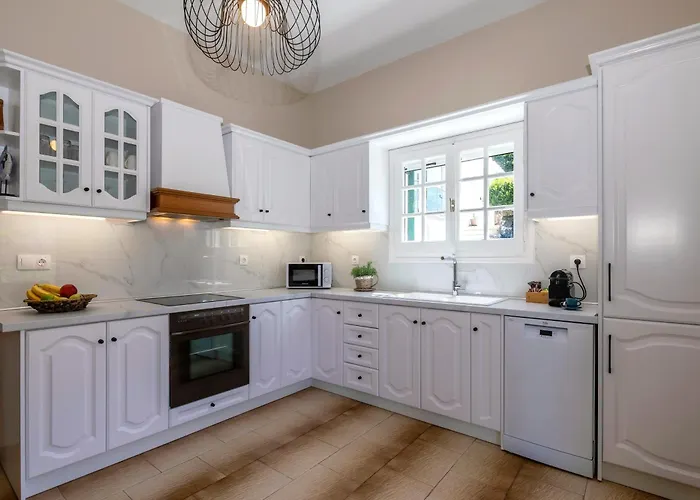 Alisachni 2nd Floor Apartament Apraos