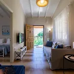 Alisachni 2nd Floor Απραός